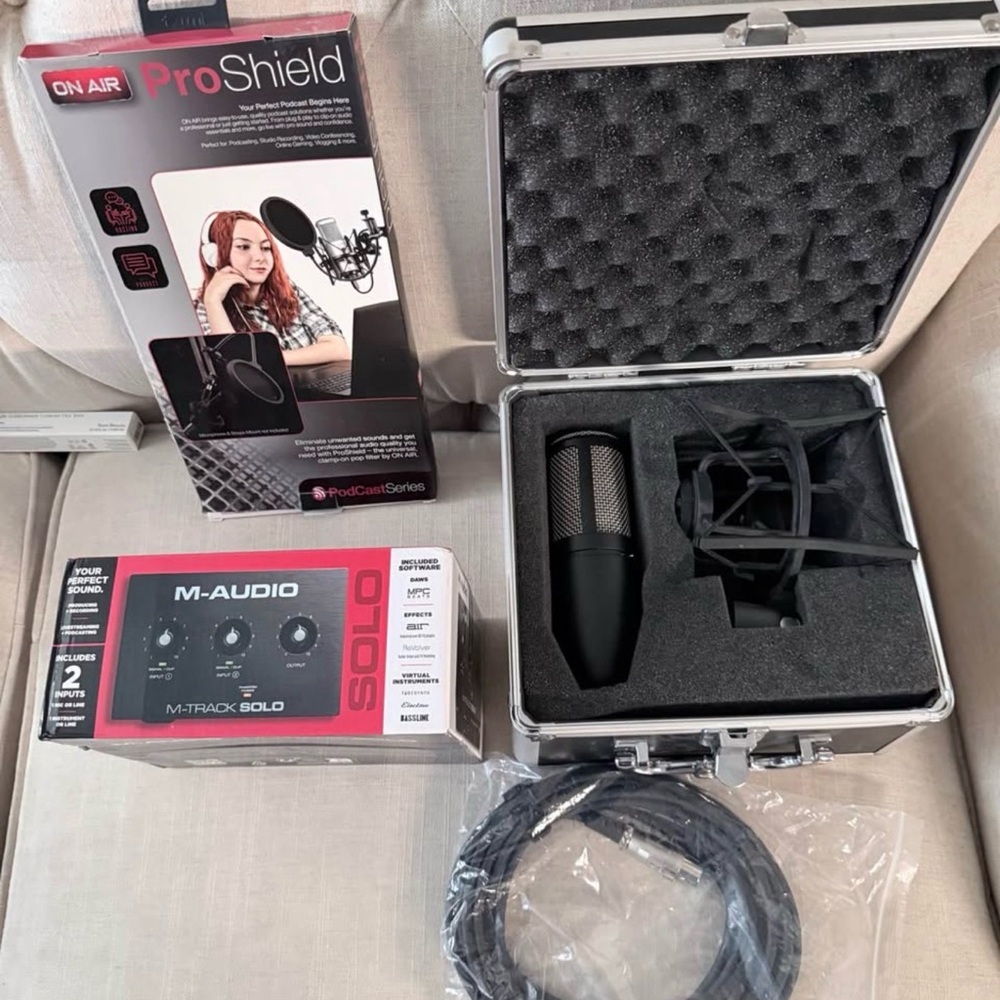 Microphone AKG acoustics and  M-Track Solo Interface and  accessories set